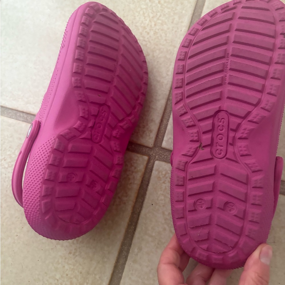 Pink Clogs with Heart Charm - Picture 5 of 5